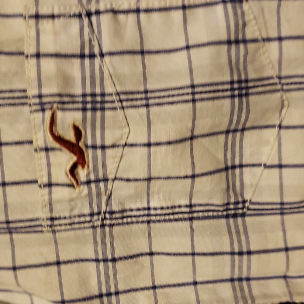 Hollister like new. Absolutely gorgeous Button down, collar shirt - Picture 4 of 9